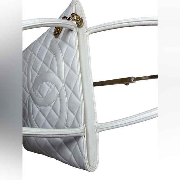 CHANEL Caviar Quilted Medallion Tote White - Picture 3 of 15